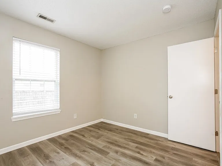 9796 Thomas Ln — Photo 9