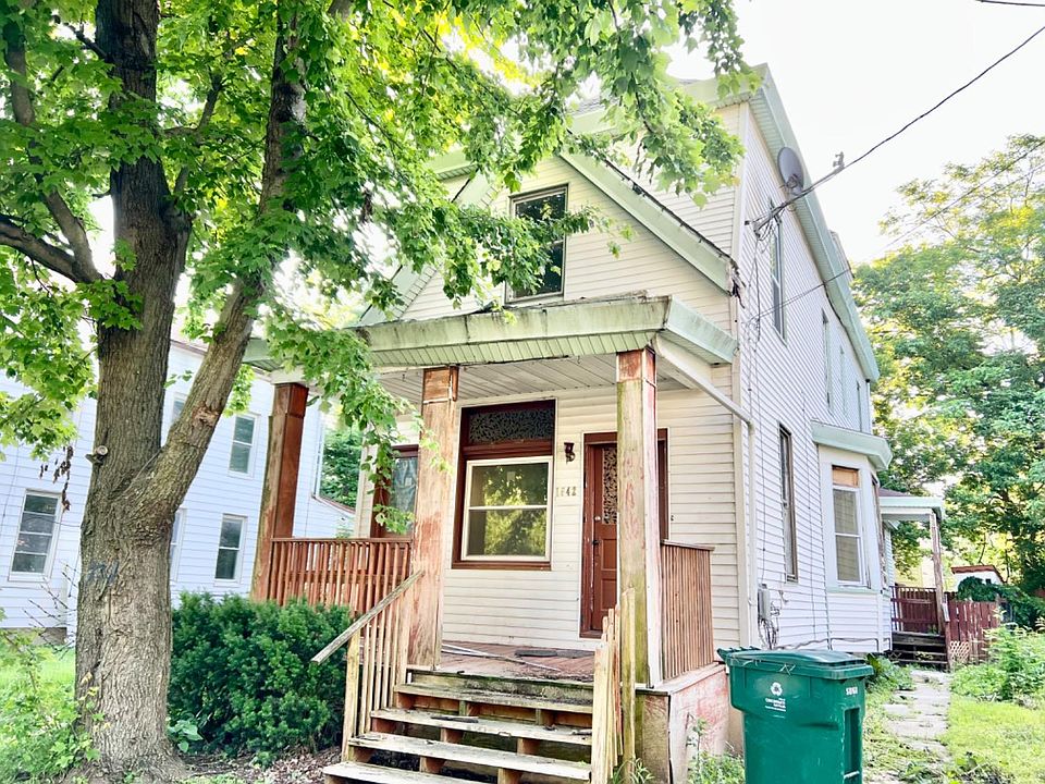 1st image of 1642 Dewey Ave