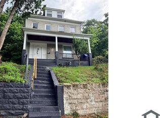 1052 Blackadore St, Pittsburgh, PA 15221
