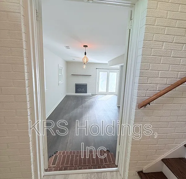 1512 Basewood Dr — Photo 4