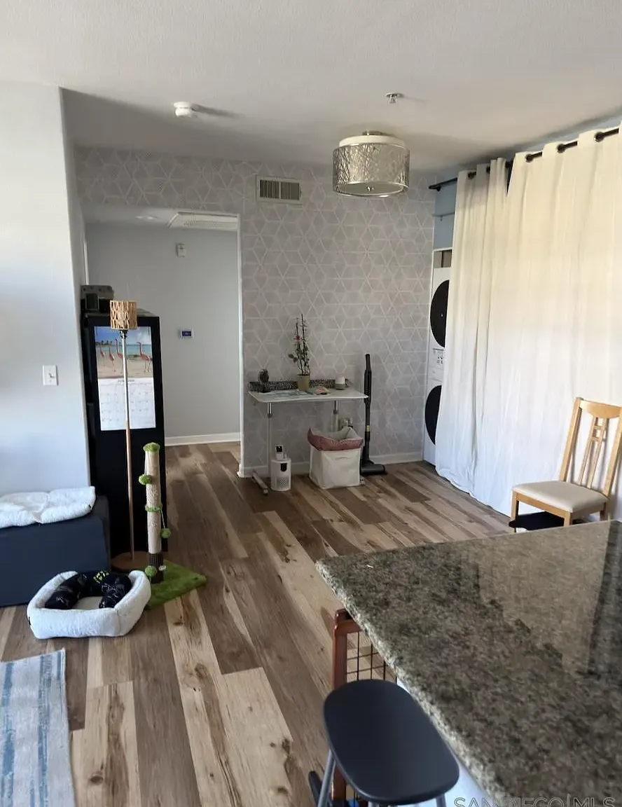 1 bed, 1.0 bath, 781 sqft, $2,898 — Photo 3