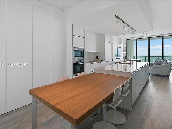 3rd image of 900 Biscayne Blvd APT 5605