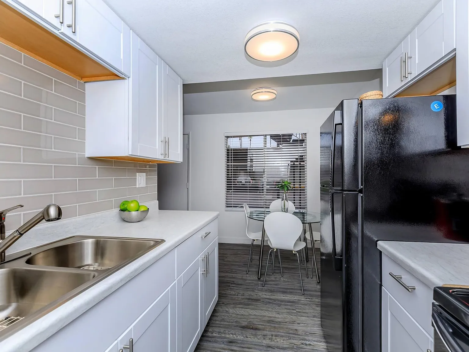 Palisade Park Aparments — Photo 2