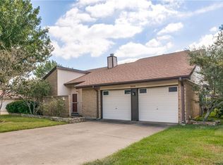 206 Country Ln, Euless, TX 76039