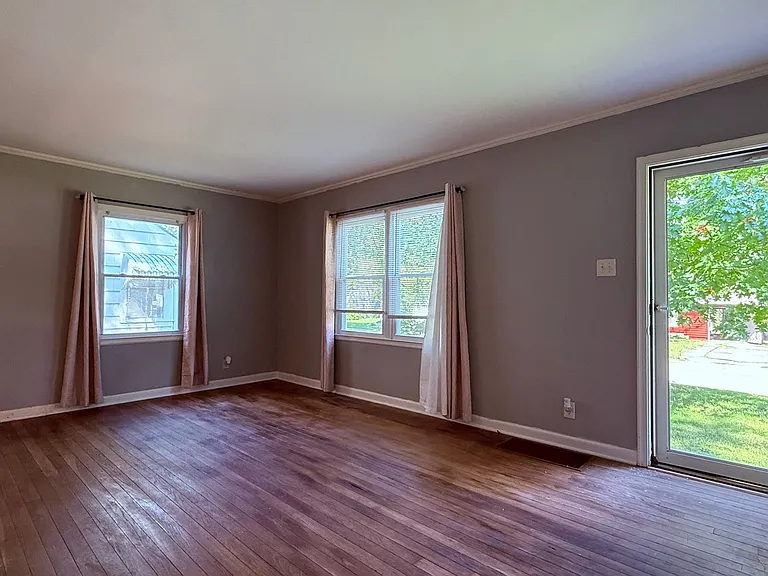 1117 SW Cambridge Ave — Photo 6