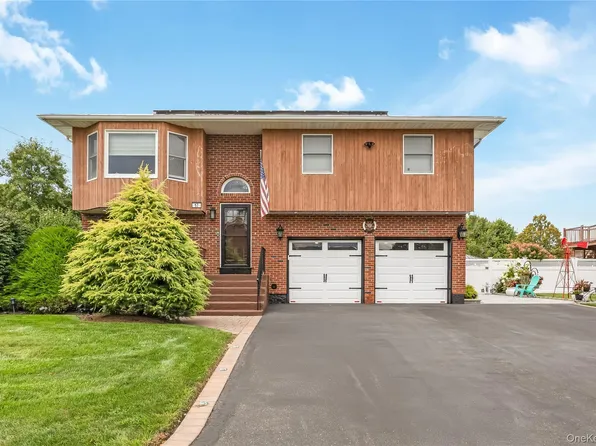17 E Lincoln Avenue, Massapequa, NY 11758