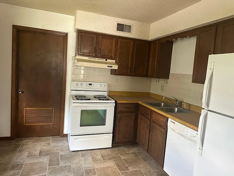 804 Cowell St #C — Photo 2