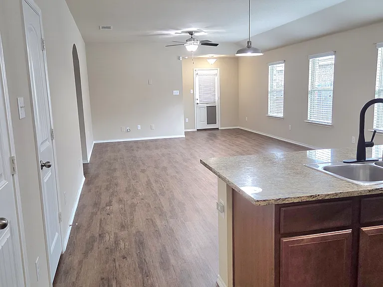 2118 Meadow Park Dr — Photo 7