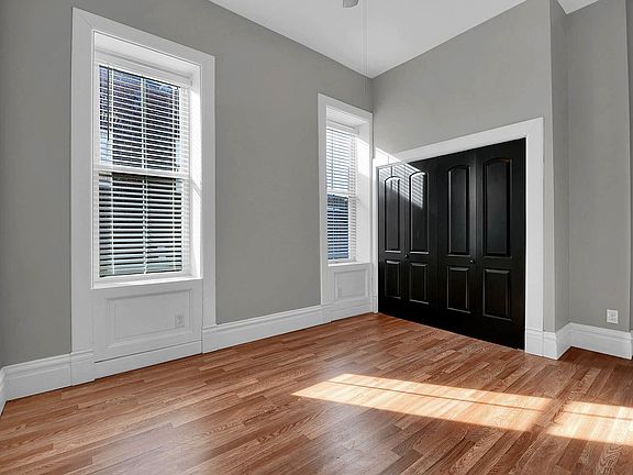 5th image of 902 Barton St #3F