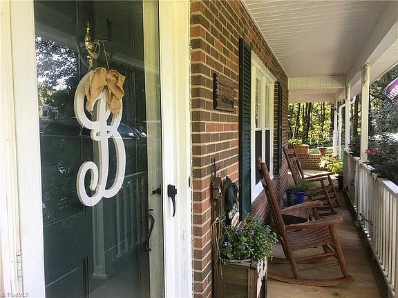 2nd image of 444 Forest Knoll Dr