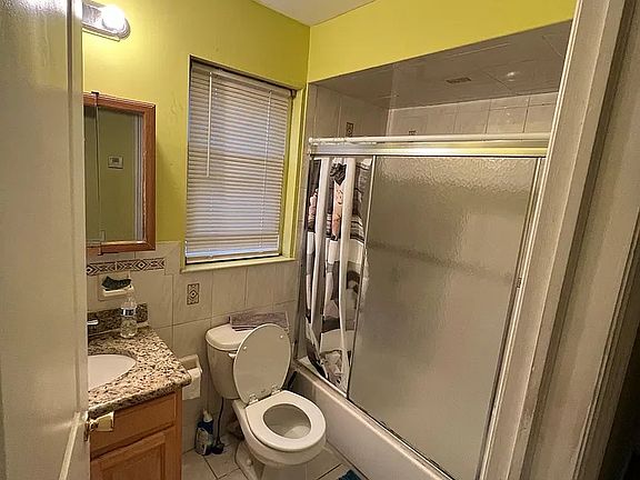 4th image of 277 Wayne Ave #2