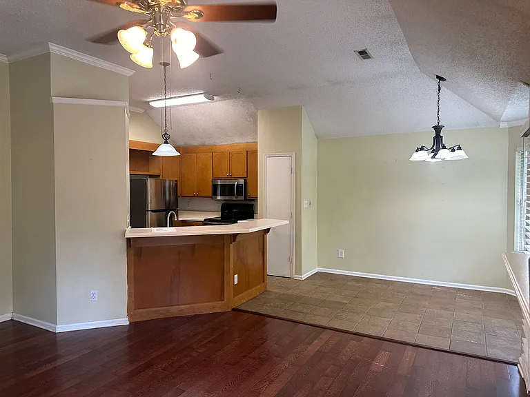 124 River Oaks Dr — Photo 4