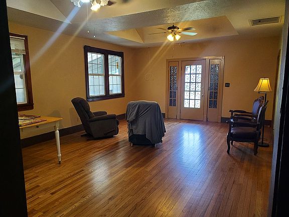  Vaulted ceilings With fans 