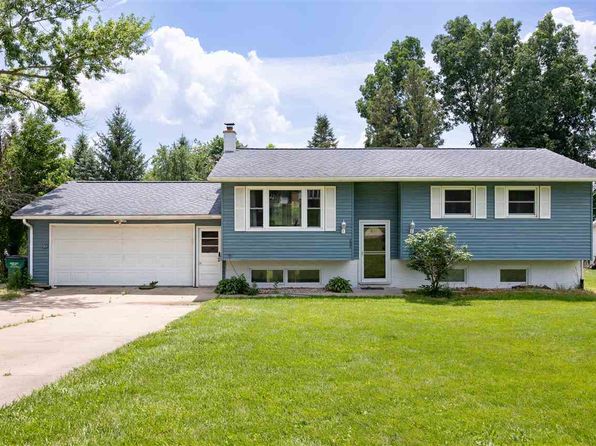 339 Lake View Dr NE, Solon, IA 52333