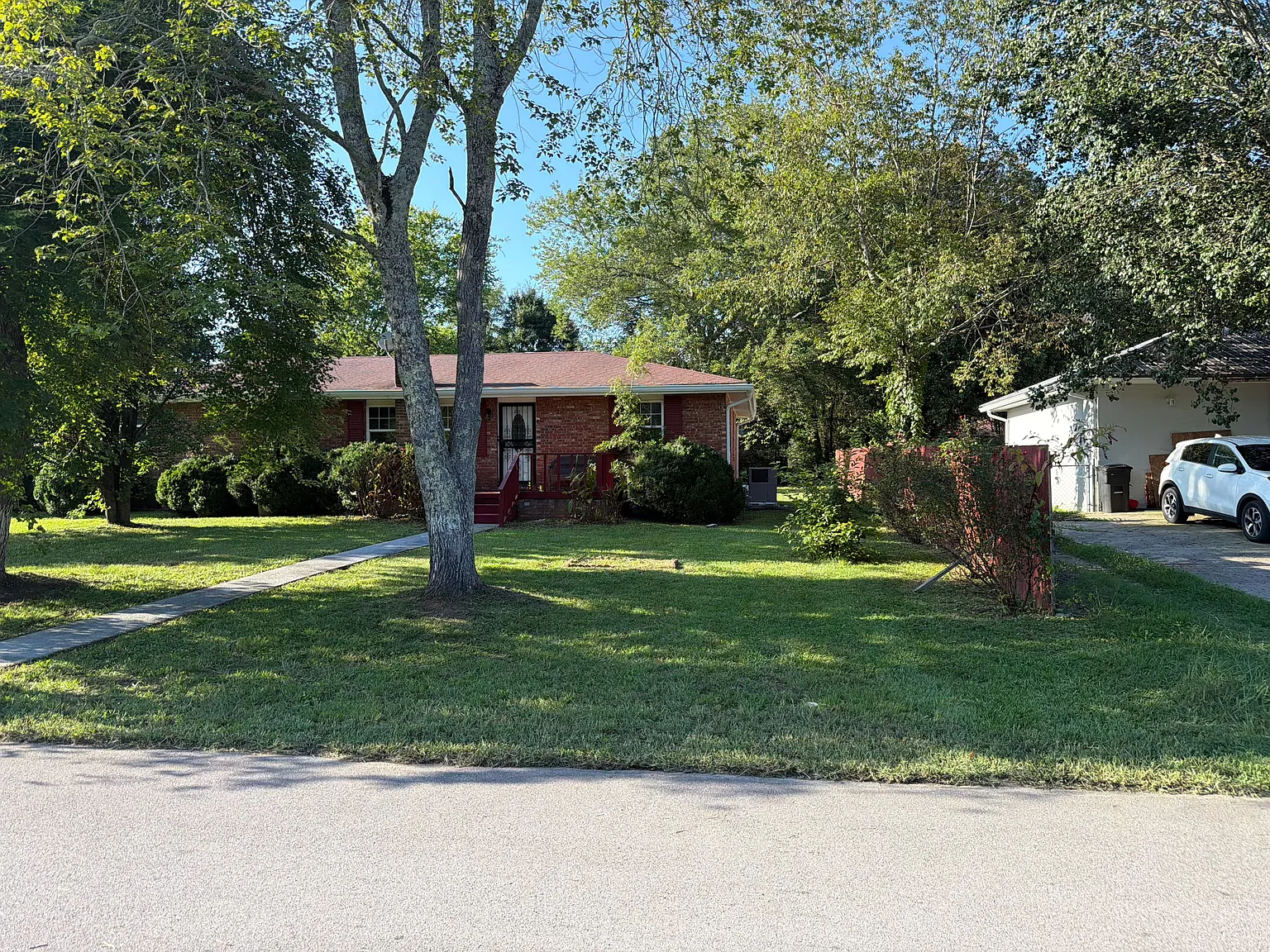 3 bed, 1.5 bath, 1728 sqft, $1,500 — Photo 2