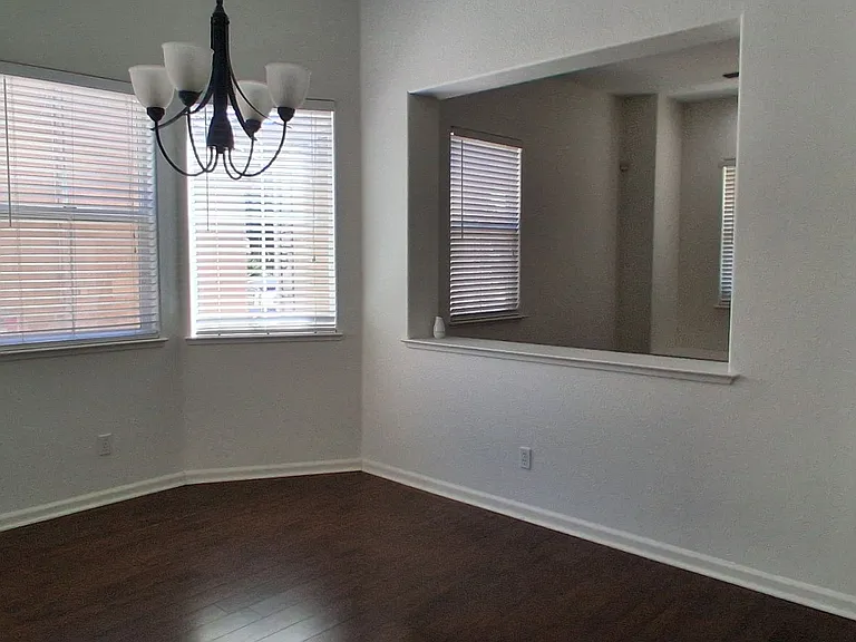 562 Ranger St — Photo 11