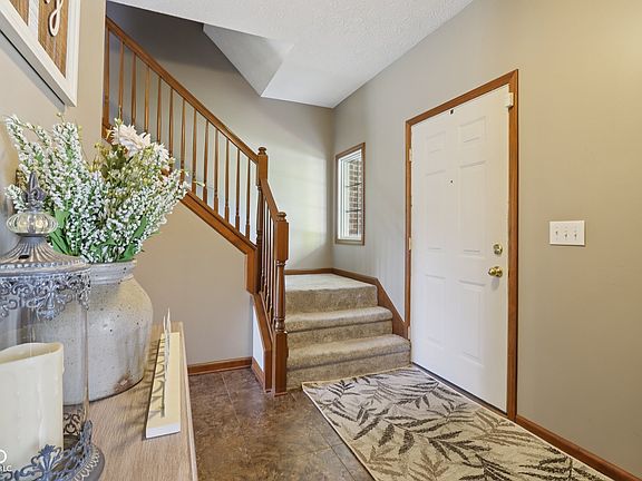 3rd image of 7706 Firethorn Ct
