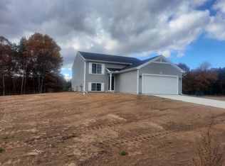 7763 Sierra Dr, Belding, MI 48809