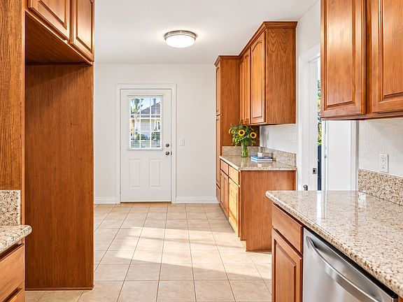 5th image of 23142 Strathern St