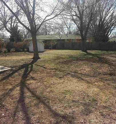 3rd image of 1605 N Highland Dr