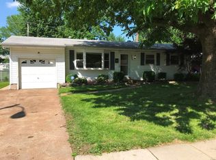 1255 Lindsay Ln, Florissant, MO 63031