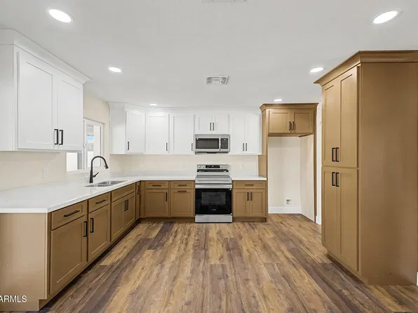 7750 W CLARENDON Avenue, Phoenix, AZ 85033