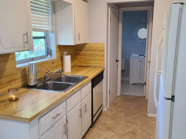 2438 Pierce St APT 8, Hollywood, FL 33020