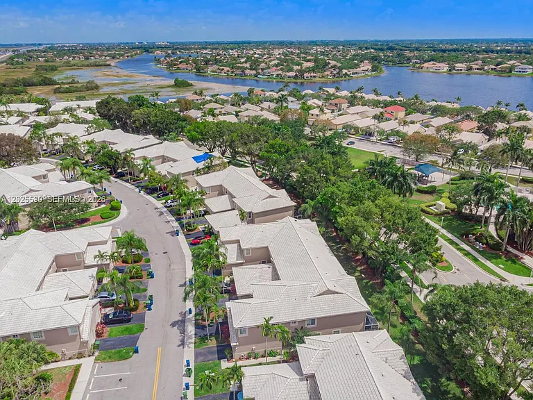 2098 Madeira Dr — Photo 43