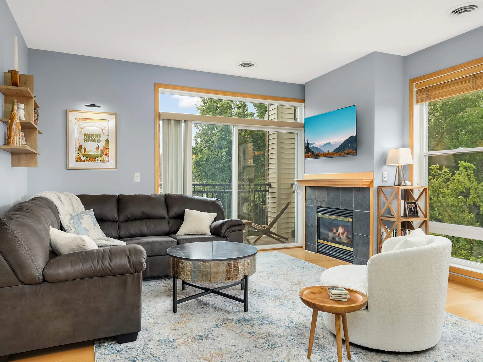 2 bed, 1204 sqft, $1,999 — Photo 4