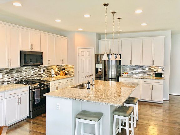 3rd image of 436 Gladiola Way