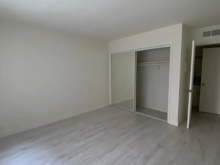 1710 Purdue Ave #102 — Photo 21