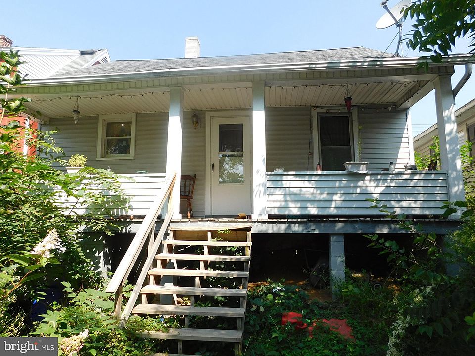 2nd image of 624 W 5th St