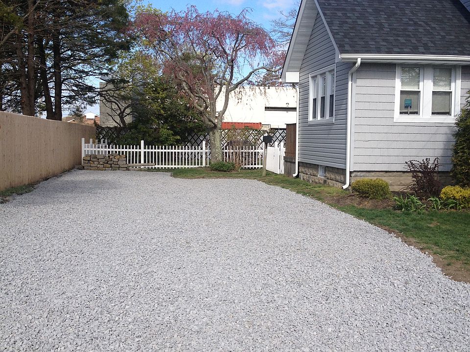 2nd image of 312 Bayport Ave