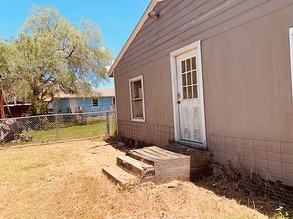 5th image of 221 1/2 W Corral Ave