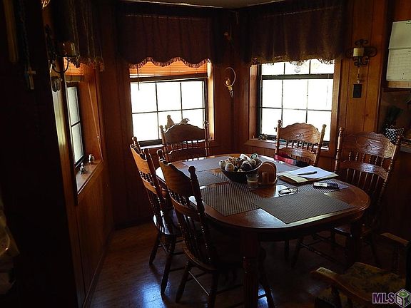 2nd image of 1706 S Dogwood Ln