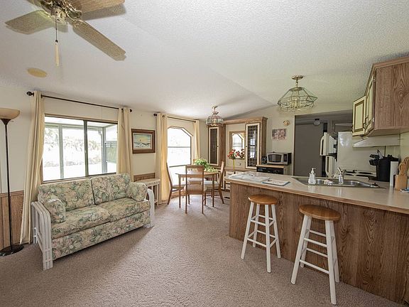 2nd image of 25609 Lilac Ct