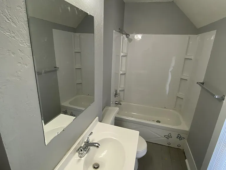 540 8th Ave — Photo 22