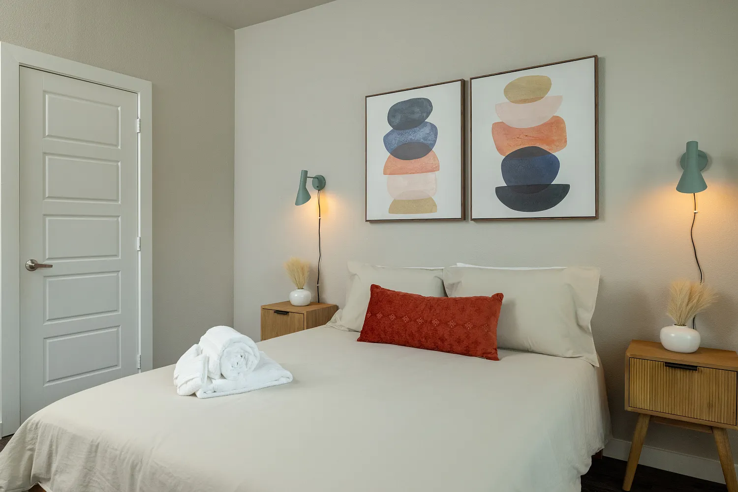 5 bed, 1650 sqft, $5,000 — Photo 1