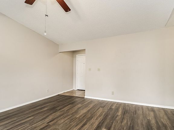 4th image of 8120 Camelot Rd