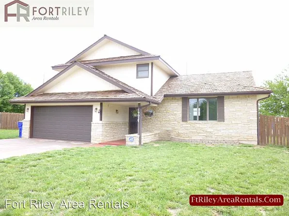 1902 Windsong Cir, Junction City, KS 66441