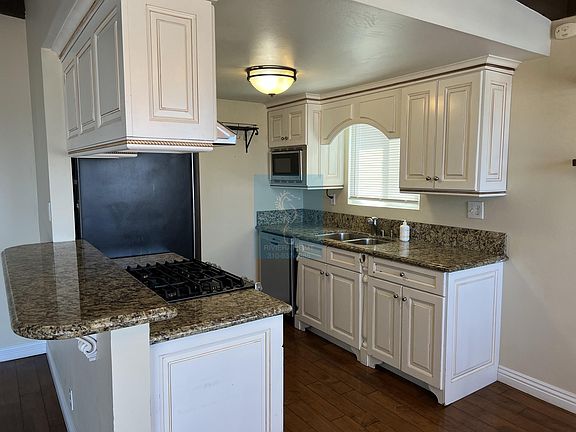 2nd image of 1075 Monterey Blvd #1075