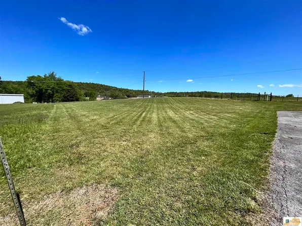 Beth Ln, Horse Cave, KY 42749