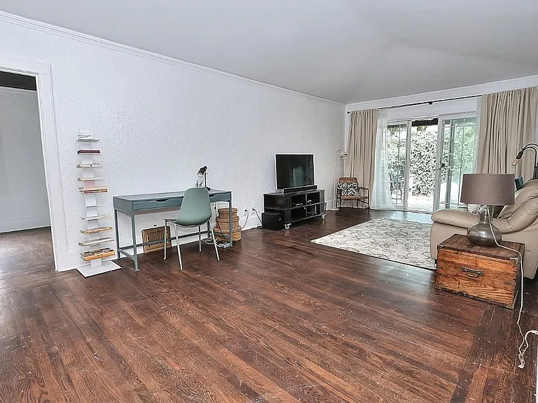 4232 Y St — Photo 4