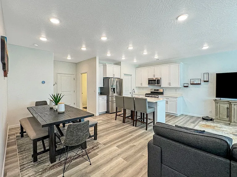 5815 S Carnelian Pkwy — Photo 3