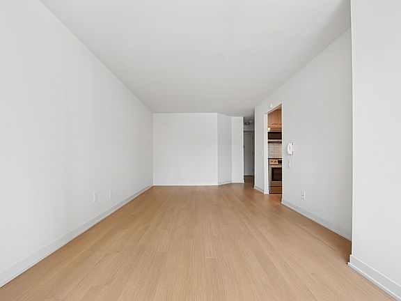 4th image of 1 Columbus Pl APT N10p