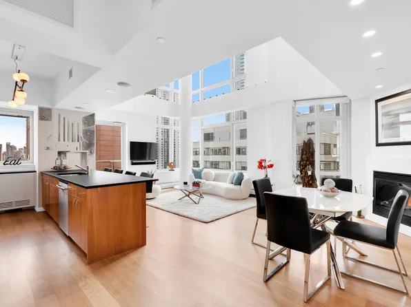 205 East 59th Street image 1 of 11