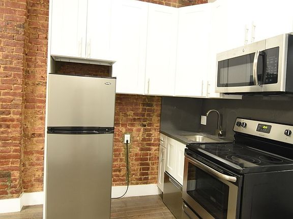 2nd image of 512 E 117th St #5