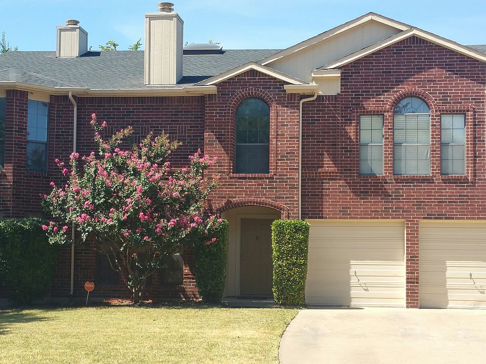 1st image of 830 Clover Hill Ln