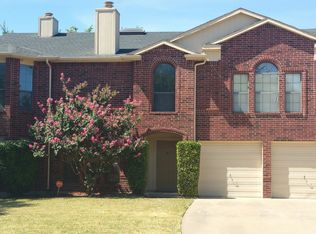 830 Clover Hill Ln, Cedar Hill, TX 75104