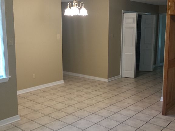5th image of 1304 Wisteria Ln